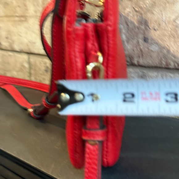 EUC Vince Camuto red crossbody - Picture 7 of 8
